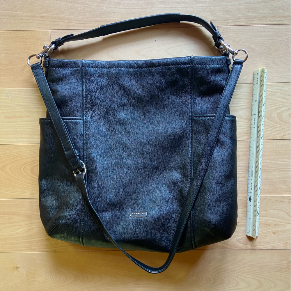 Black leather coach New York bag with shoulder strap